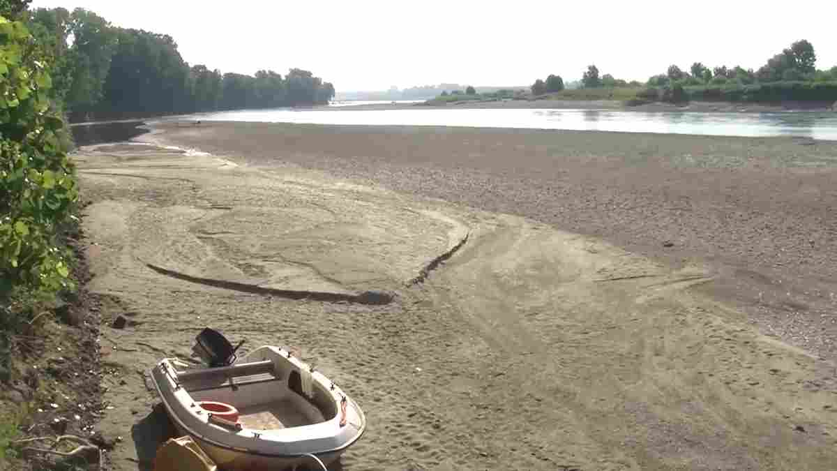 Siccità, peggiora il livello del fiume Po: l’allarme degli agricoltori pavesi per la gravissima carenza d’acqua