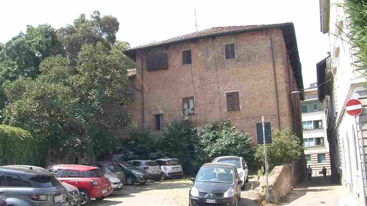 Vigevano, terminati i lavori per rifare il tetto delle ex carceri: le incognite per il futuro dell’edificio