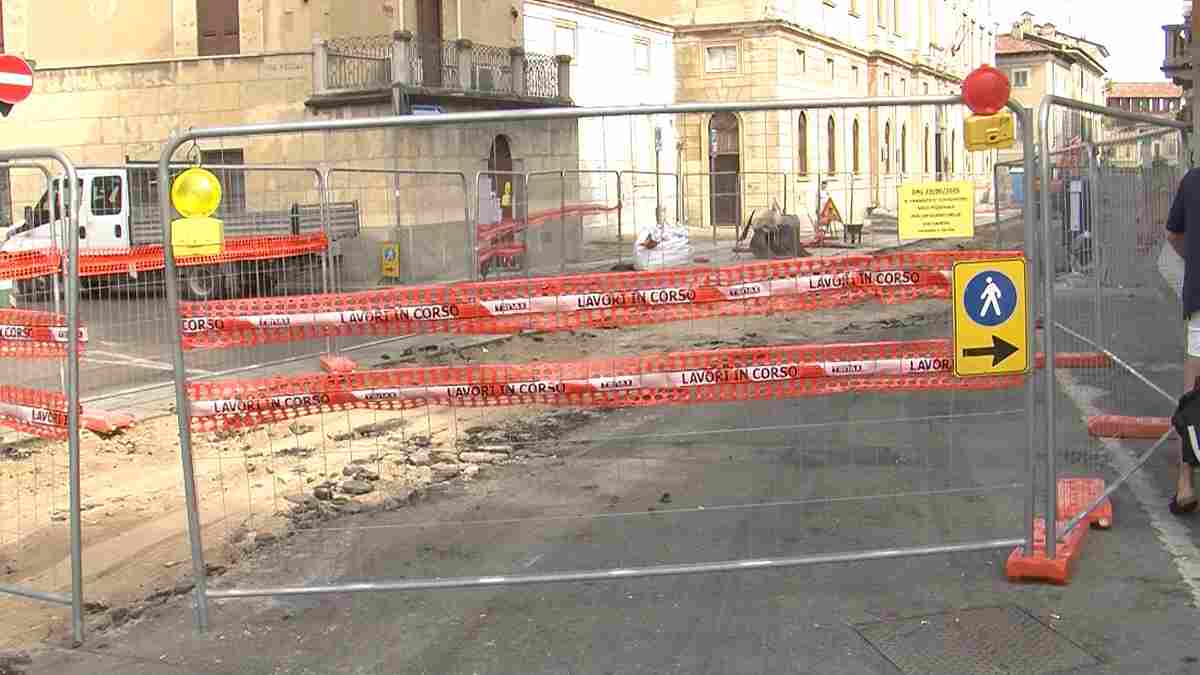 Vigevano, entrano nel vivo i lavori per rifare via Cairoli: ci saranno disagi e chiusure in centro per tutta l’estate