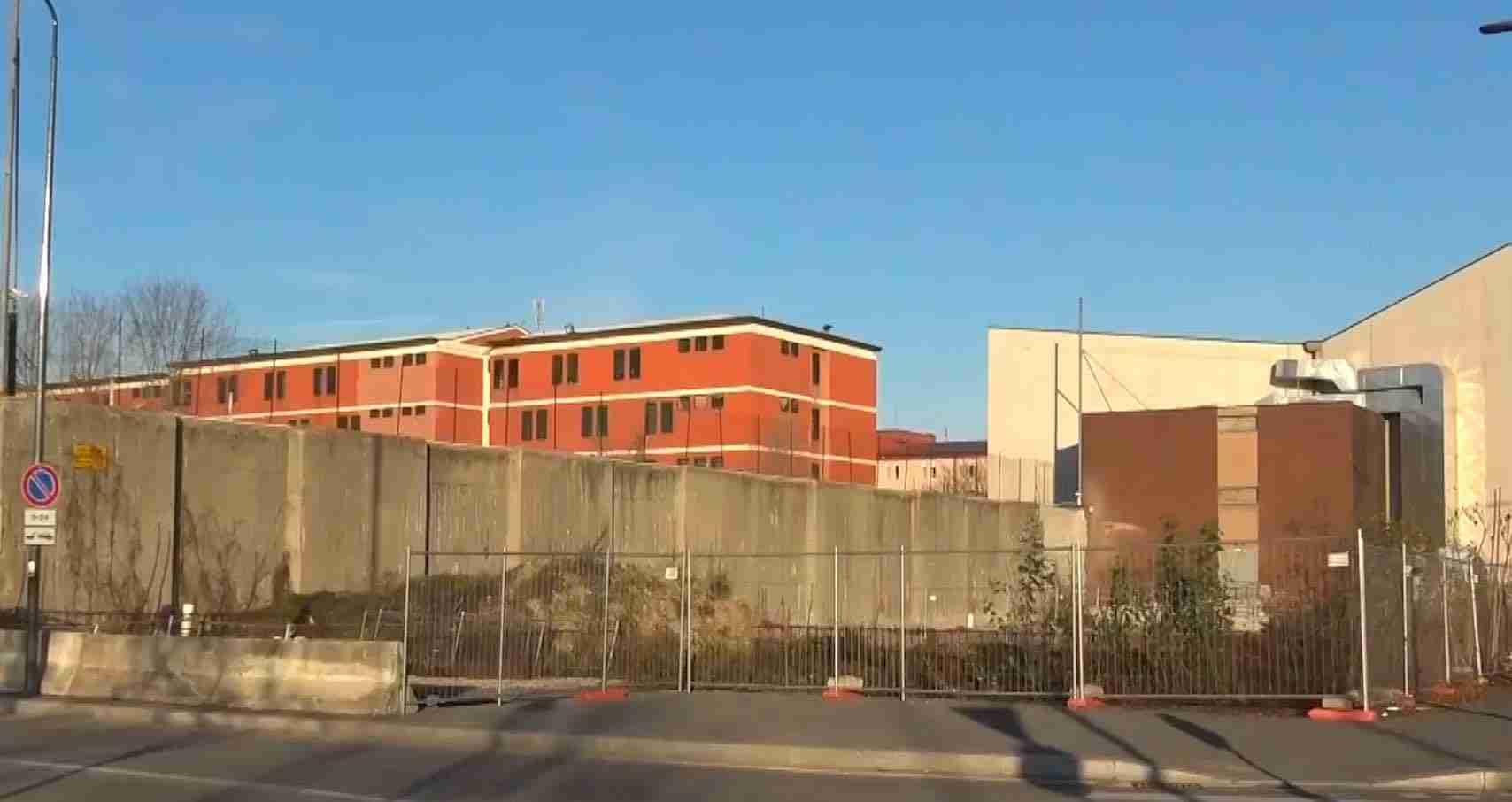Beccaria, due ragazzi tentano di entrare nel carcere per salutare gli amici