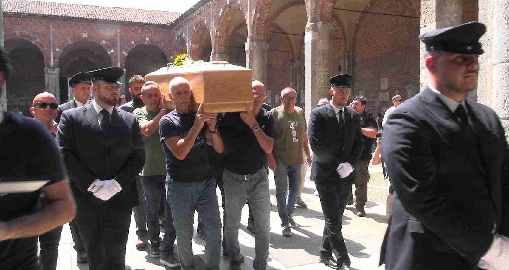 Milano abbraccia don Mazzi, l’addio nella basilica di Sant’Ambrogio