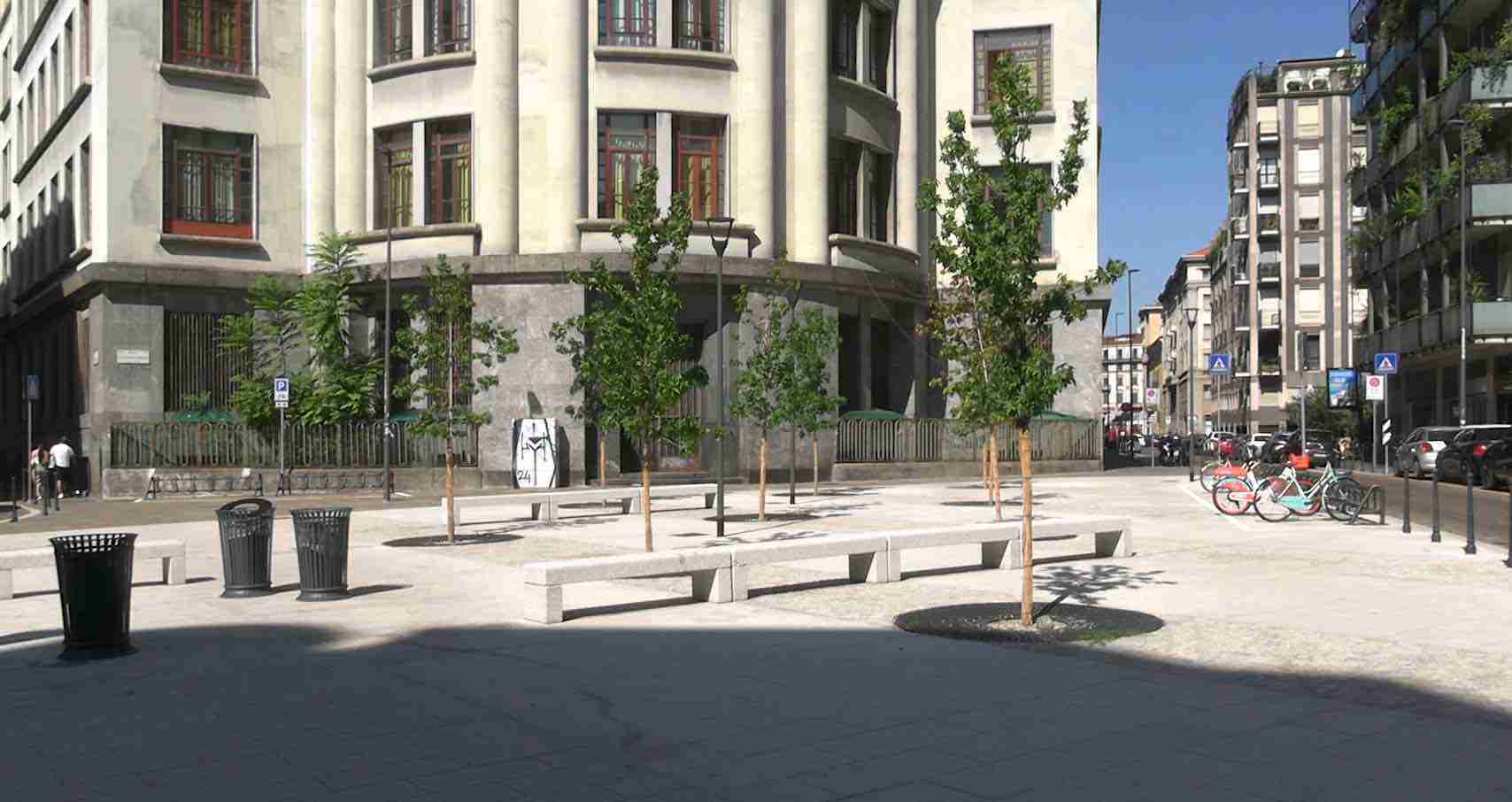 Piazza Quasimodo, la riqualificazione alla prova dell’estate. I cittadini: “Poco verde”