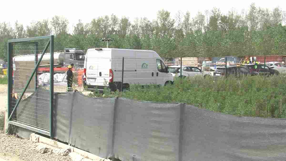 Sannazzaro, intossicati mentre svuotano una cisterna in un deposito vicino alla raffineria: 3 operai finiscono in ospedale