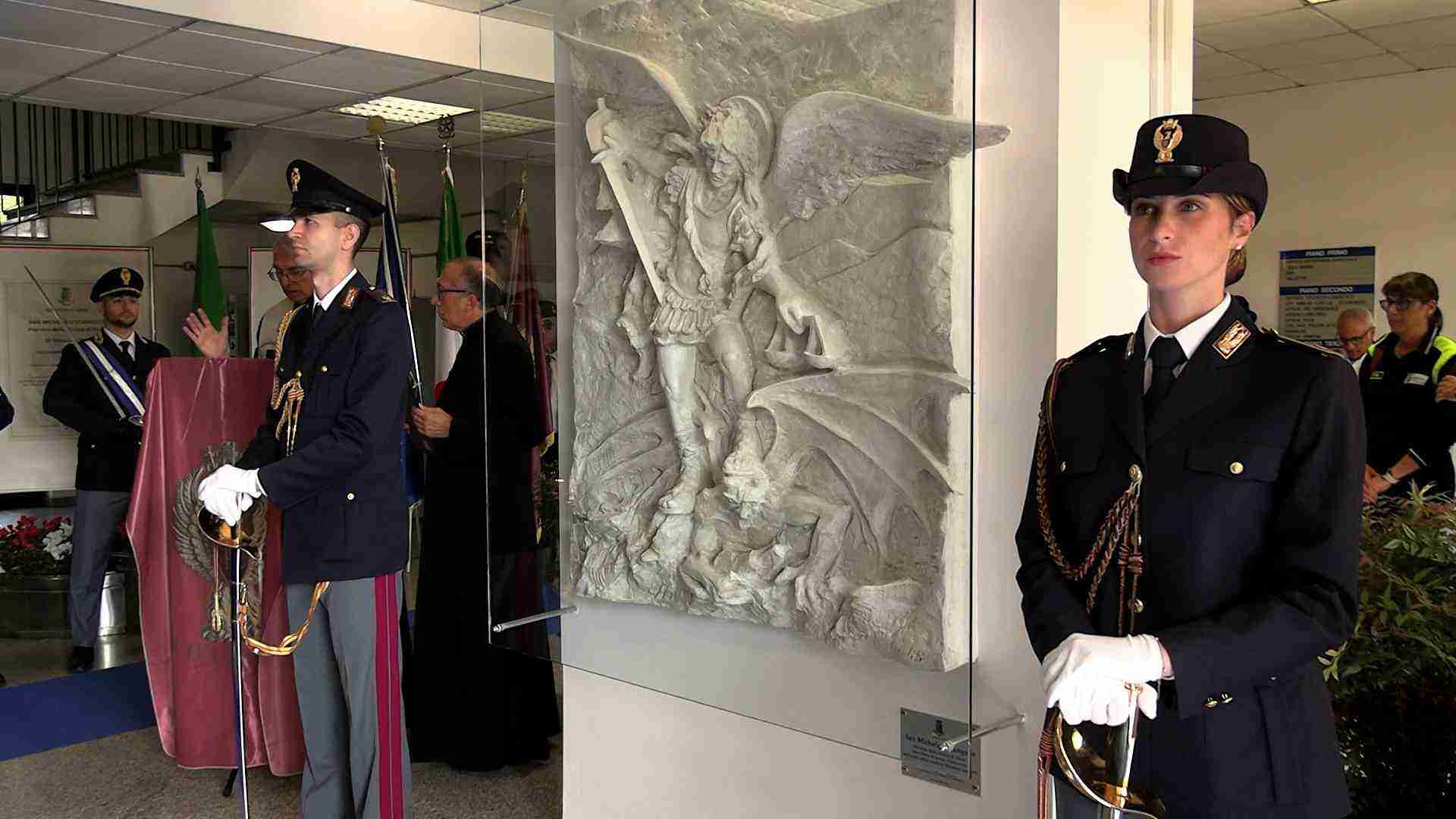 Pavia, donato alla Questura un altorilievo dedicato a San Michele