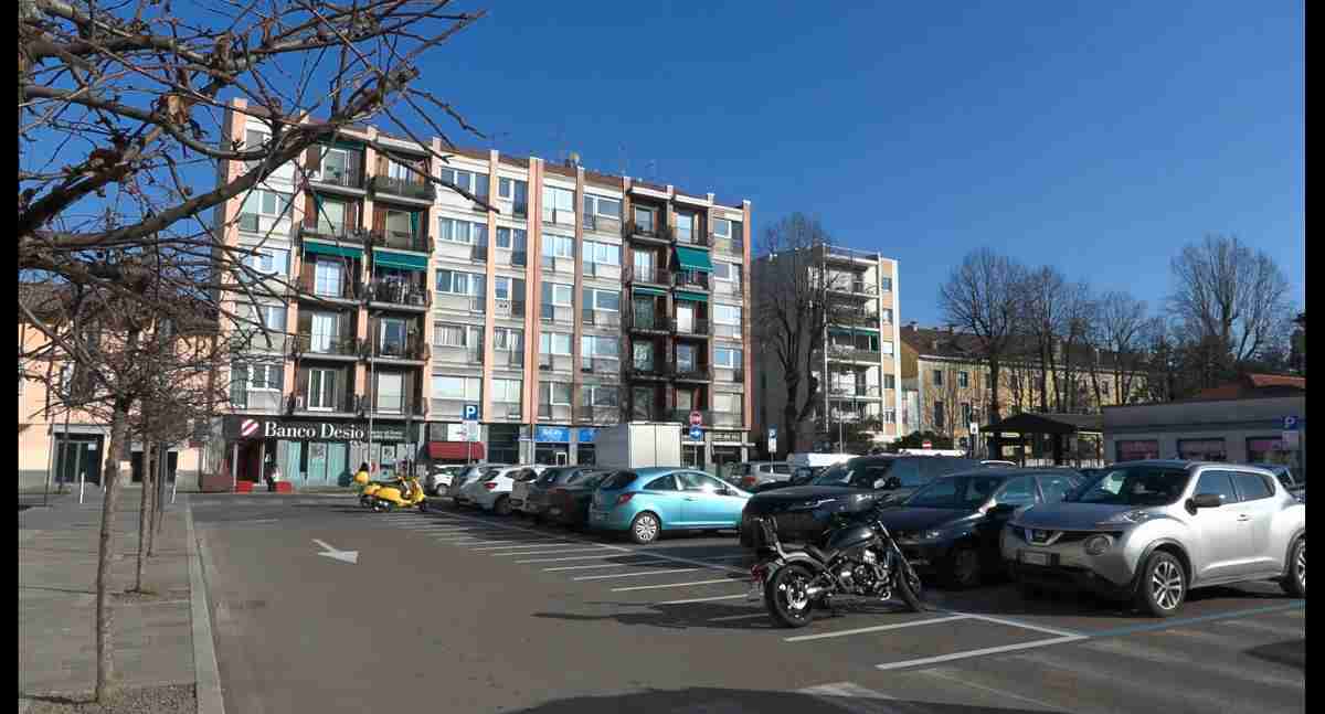 Vigevano, botte all’ora dell’aperitivo in piazza Sant’Ambrogio: due feriti lievi
