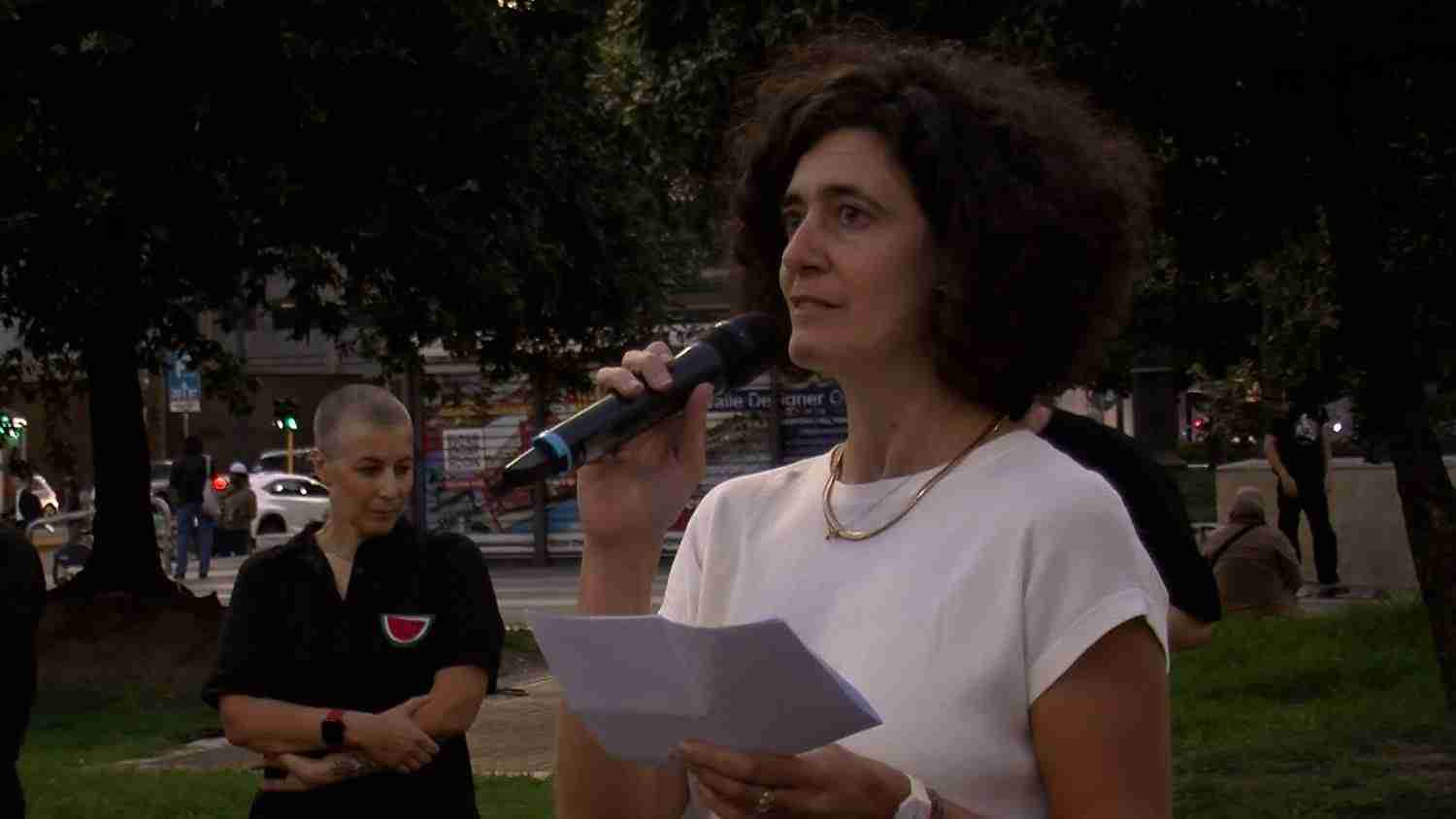 Milano, l’attivista e docente Carlotta Cossutta scende con il centrosinistra per le comunali 2027