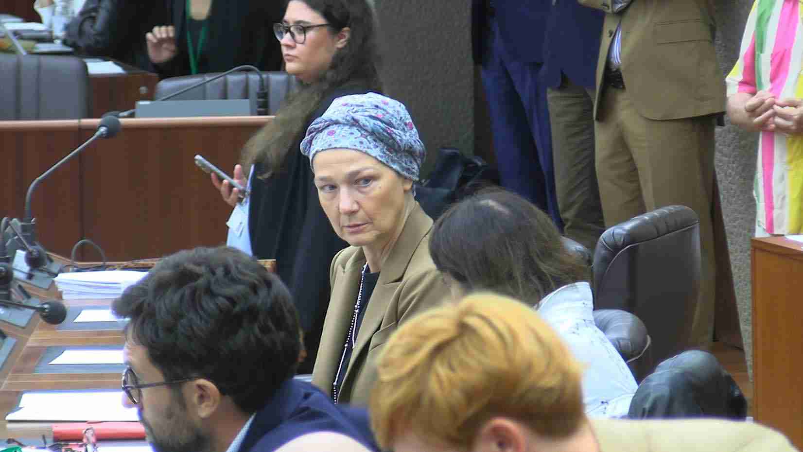 Un foulard contro l’odio social, il Consiglio al fianco di Vallacchi