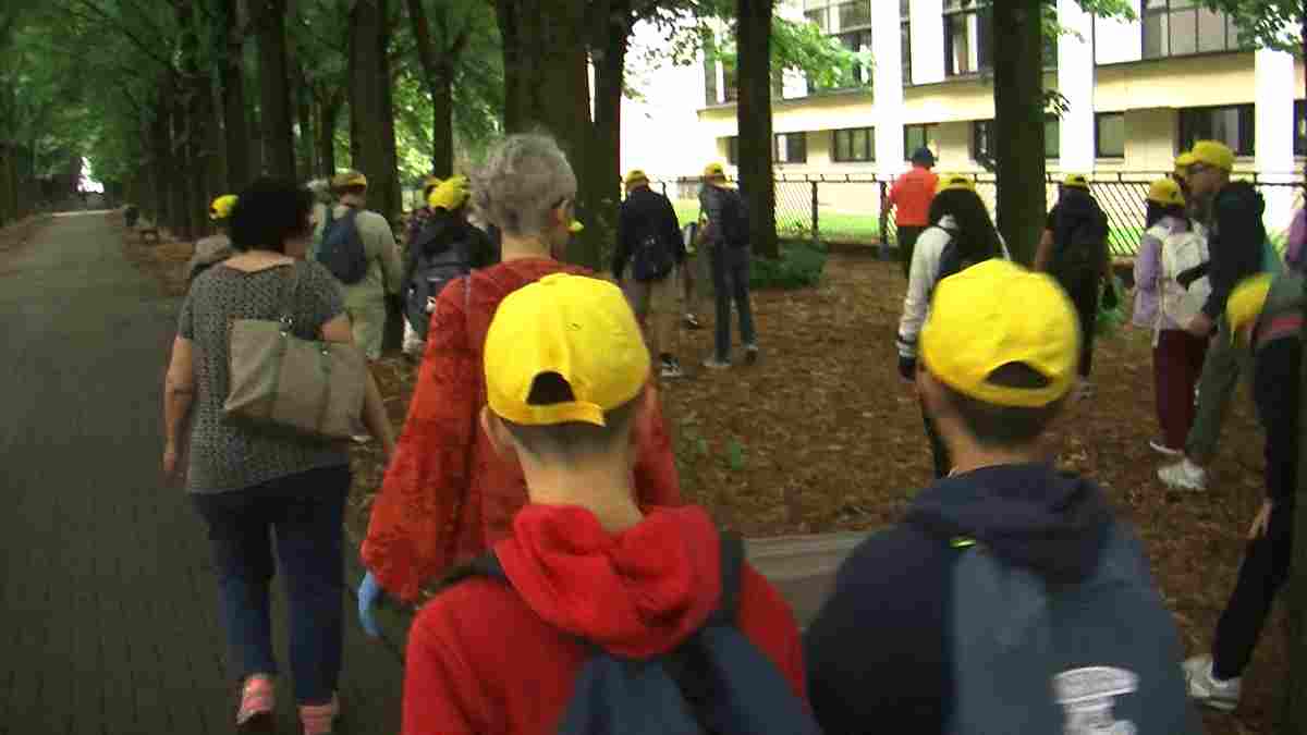 Mortara, al via ”Puliamo il mondo”: i ragazzi delle scuole elementari e medie ripuliscono le strade dai rifiuti