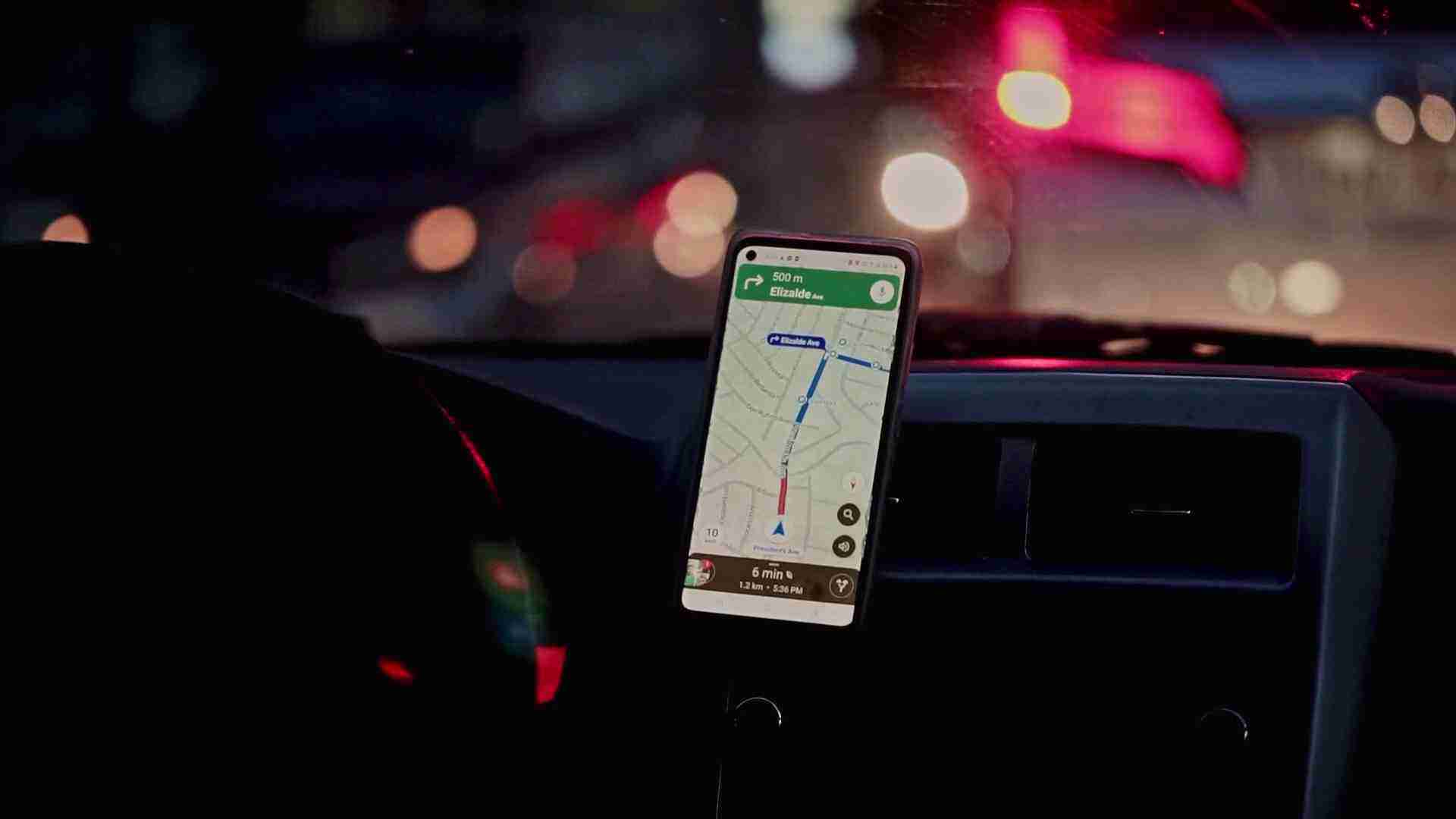Milano, il paradosso del navigatore: se lo usano tutti, il traffico si concentra