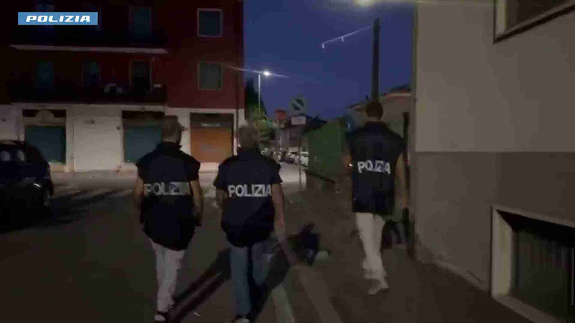 Operazione “Fly Trap”, 17 arresti: sgominata rete online di pedopornografia
