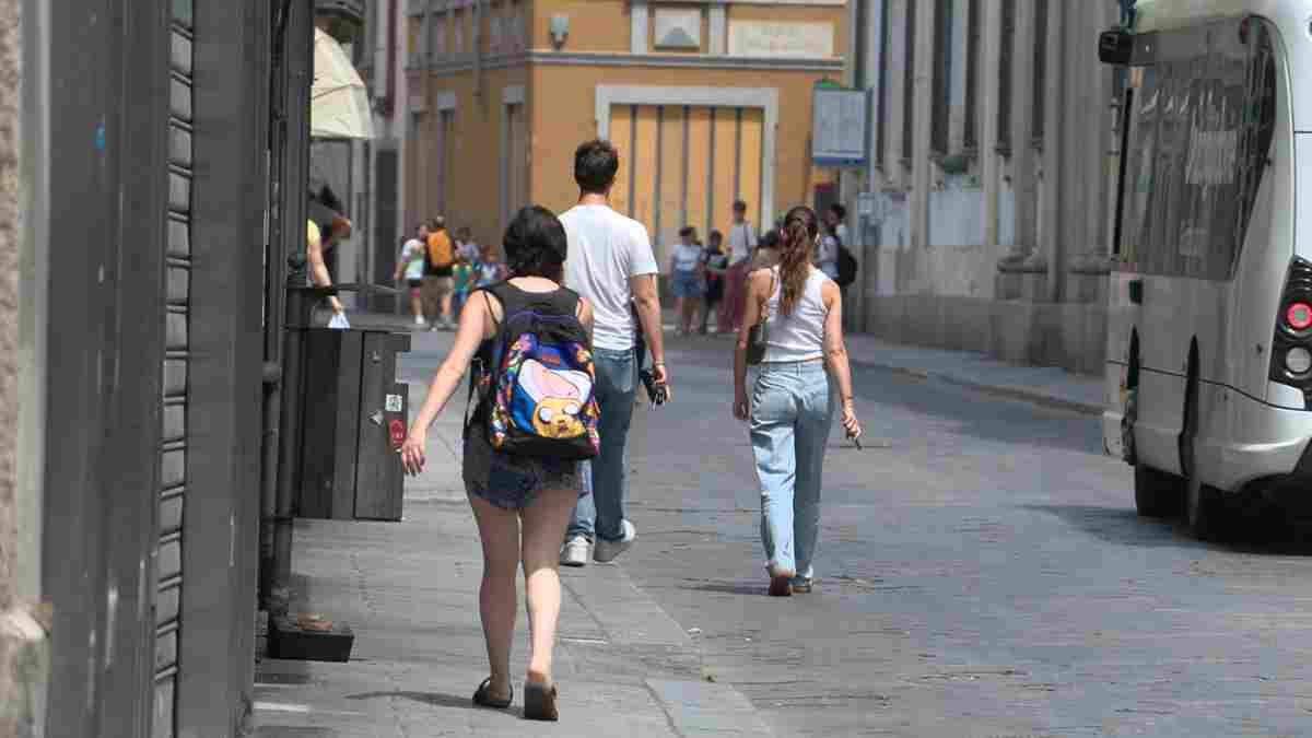 Pavia, accoltellato in pieno centro dopo aver difeso ex moglie e figlia dai maltrattamenti: denunciato l’aggressore 60enne