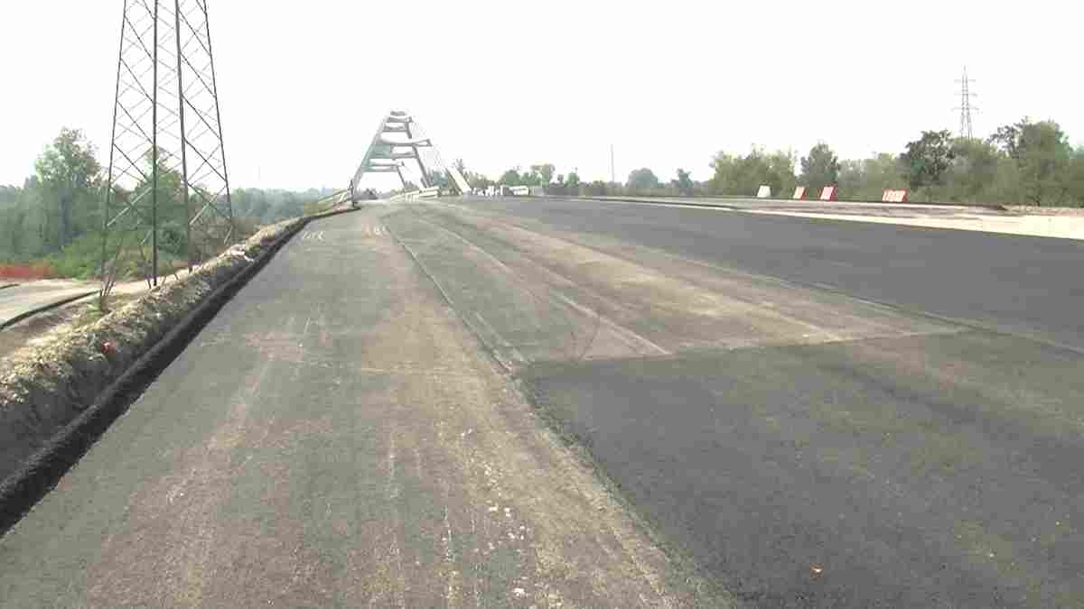 Ponte di Vigevano, si asfaltano le rampe di accesso: i lavori dovrebbero concludersi entro la fine dell’anno
