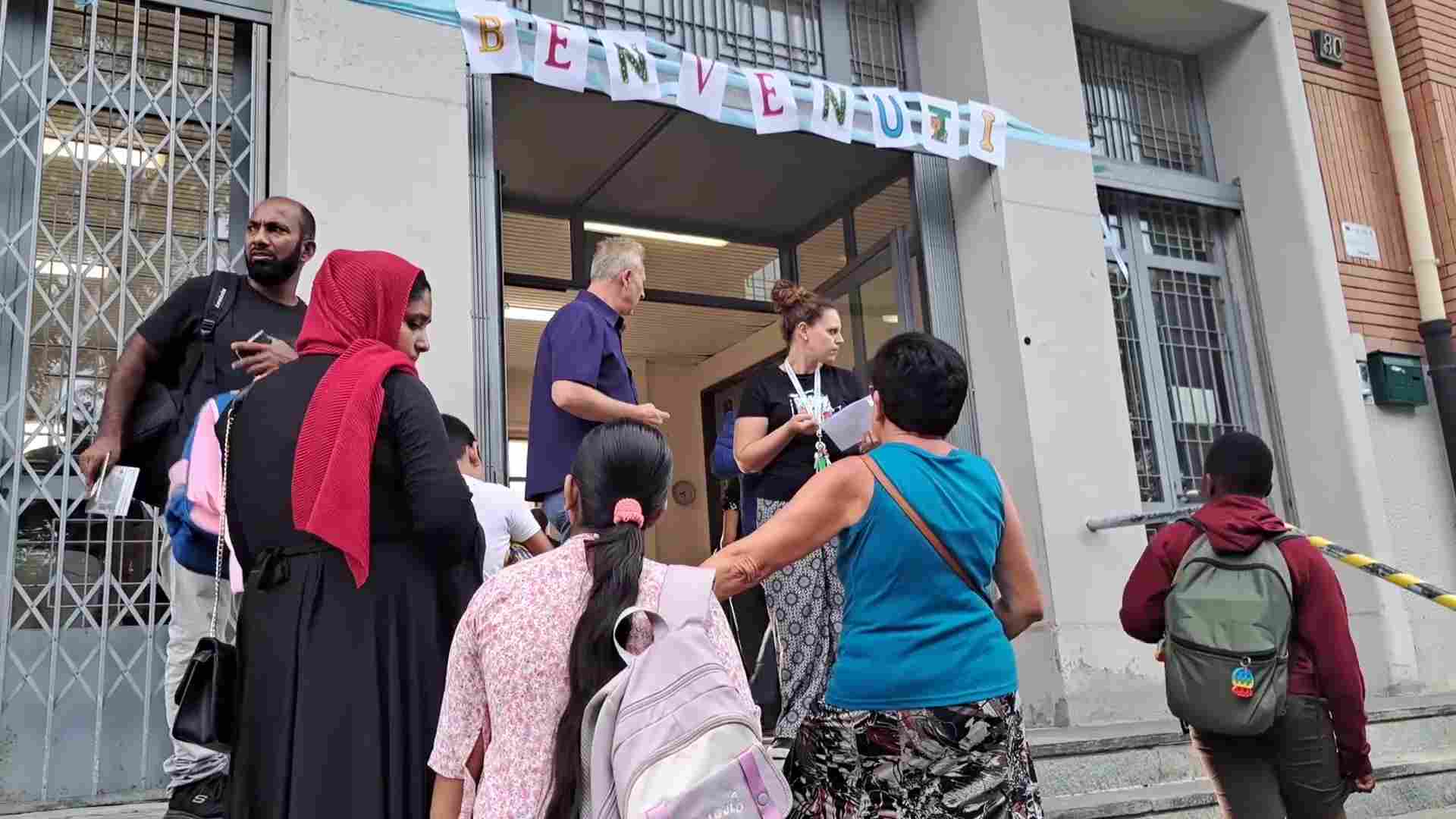 Stranieri a scuola, il caso Milano: cosa cambia con il tetto del 30 per cento