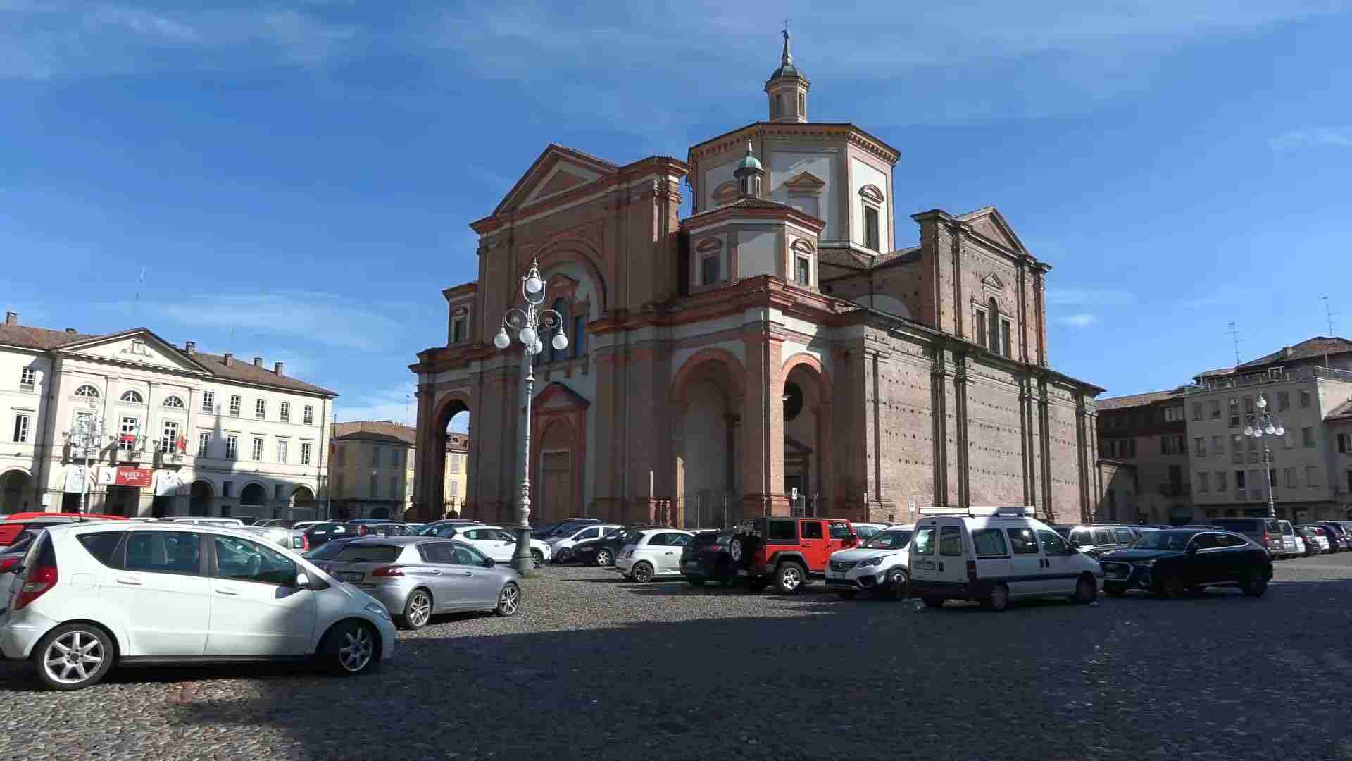 Voghera, l’interpellanza dall’opposizione: ‘A chi vanno gli aiuti del Comune, italiani o stranieri?’