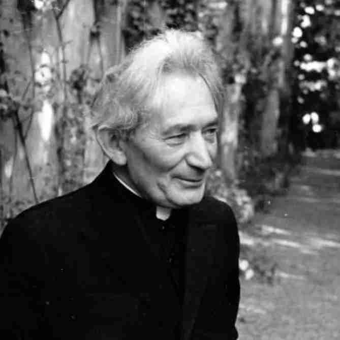 “Omaggio a Cesare Angelini”: la mostra per ricordare il sacerdote e l’uomo di cultura