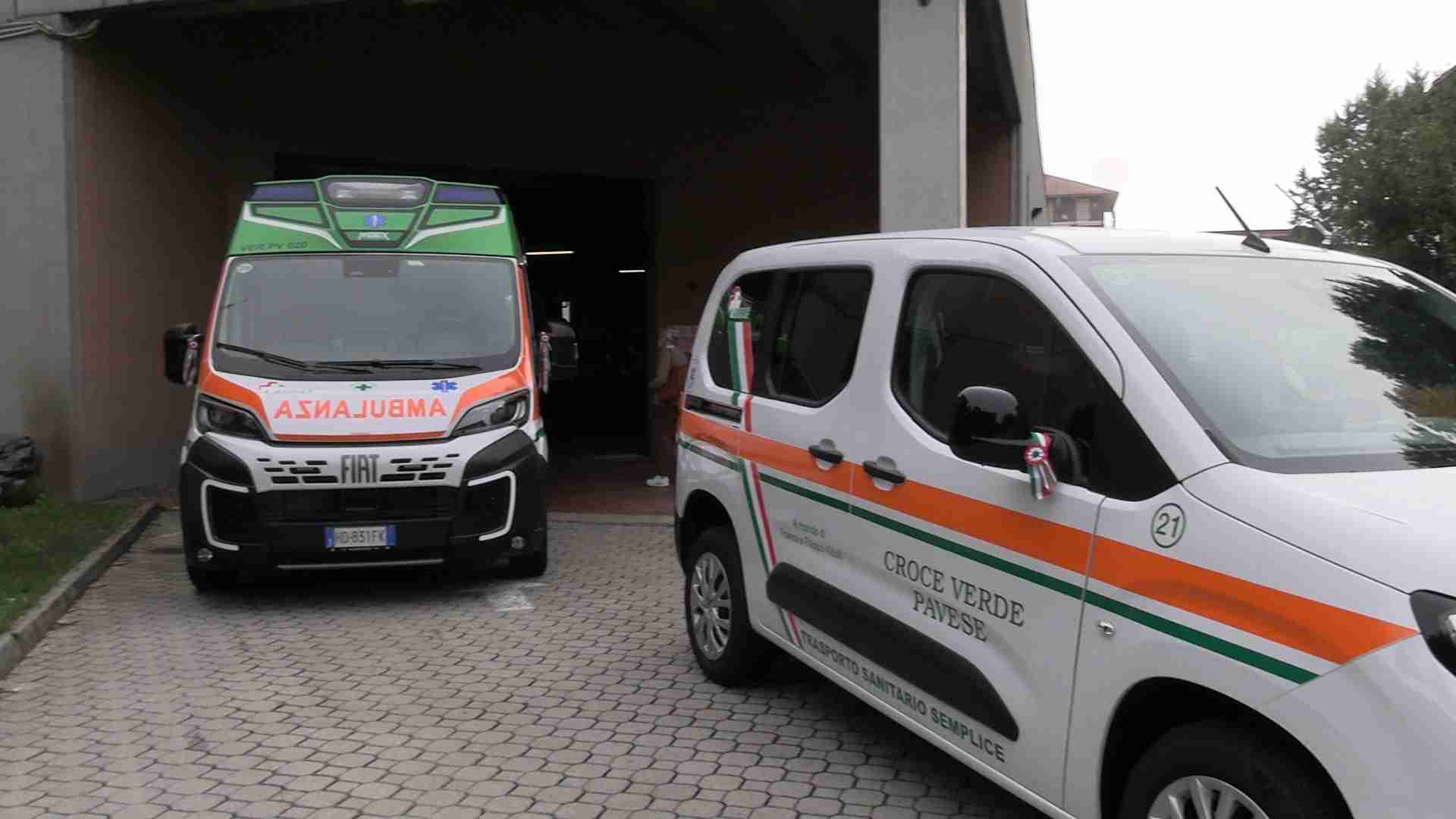 Croce Verde Pavia, donati due nuovi mezzi: ”Ma la burocrazia rallenta il nostro lavoro”