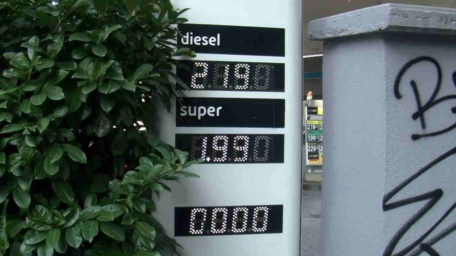Caro carburanti, gli autotrasportatori sul tetto ai prezzi: ”Non è considerata l’extrarete”