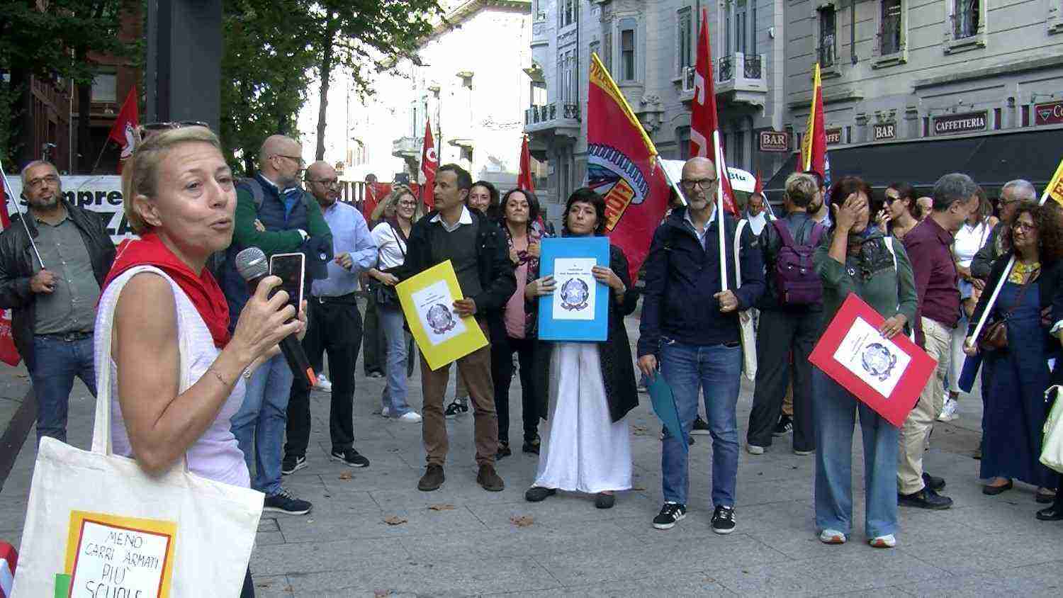 Milano, presidio Flc Cgil in Prefettura per lo studente aggredito e contro il decreto scuola