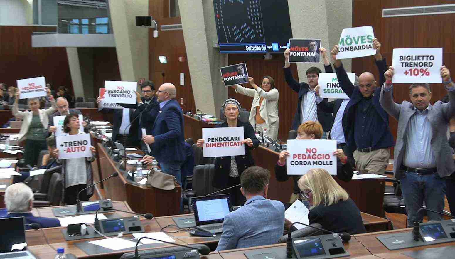 Più treni e meno strade, in Regione Lombardia è scontro sul piano della mobilità