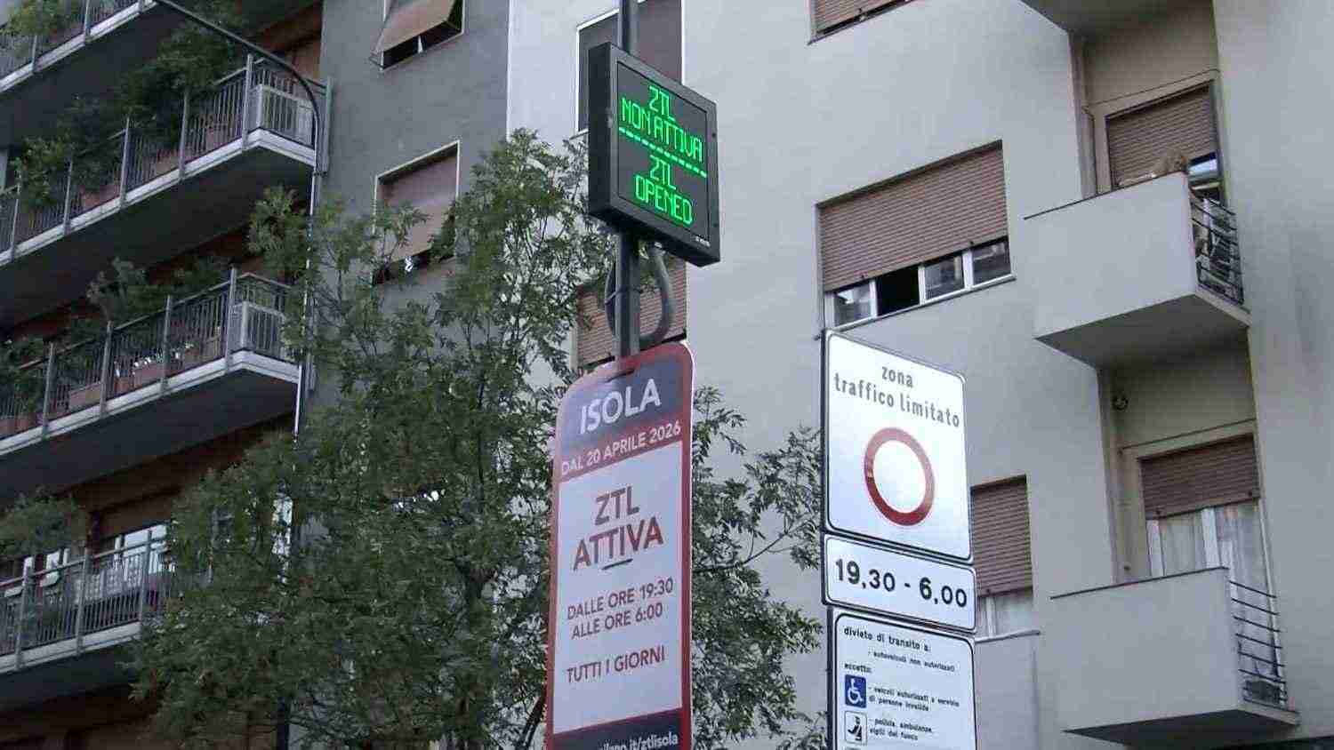 Milano, il primo bilancio della Ztl Isola: -70% accessi, quasi 1 su 3 senza autorizzazione